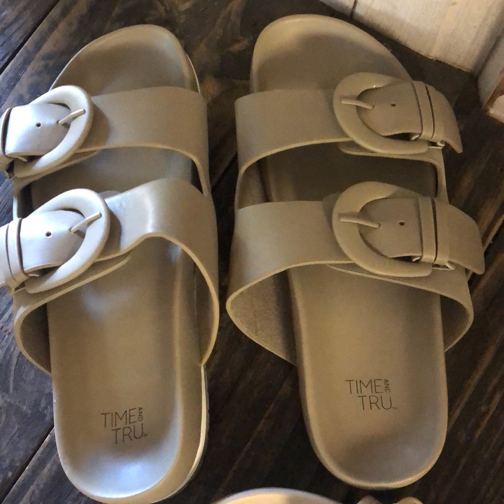 Time and Tru slip on sandal buckle cream brown taupe like new lot of 3 sโฆ - Picture 6 of 16